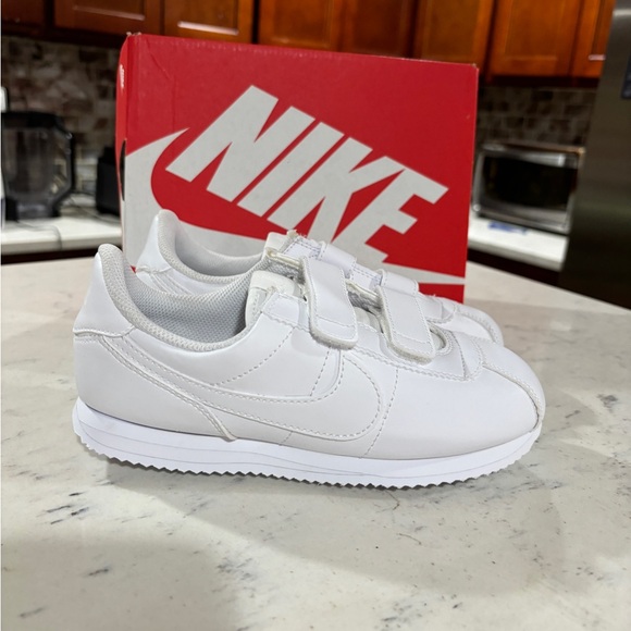 Little Kids Nike Cortez Basic SL Shoes All white (904767100) - Picture 9 of 10